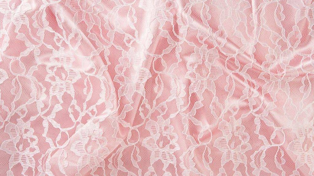 Tela de encaje color rosa